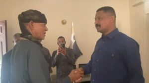 قائد درع السودان كيكل يقدم واجب العزاء للشيخ موسى هلال في شهداء معركة مستريحة بشمال دارفور