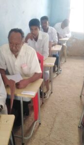 دافيس السوداني يعود لامتحان الشهادة بعد أن امتحن اول مرة في عام1980م