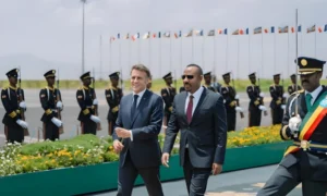 الرئيس الفرنسي يعزز الجهود الدولية لإنهاء الحرب في السودان ودعم المدنيين