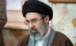 الرئيس الإيراني يكشف عن تفاصيل لقائه مع المرشد مجتبى خامنئي ويؤكد الصمود أمام الضغوط الخارجية